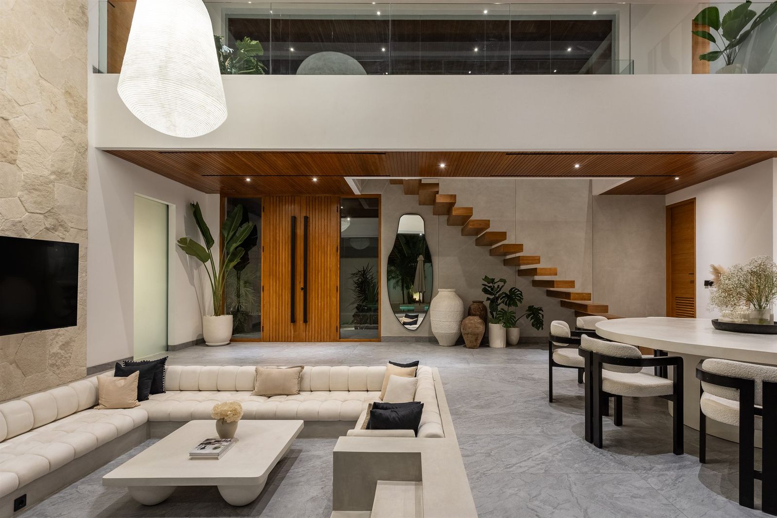 Villa Ocearn — Living & dining 1